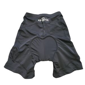 Beroy padded biking shorts M
